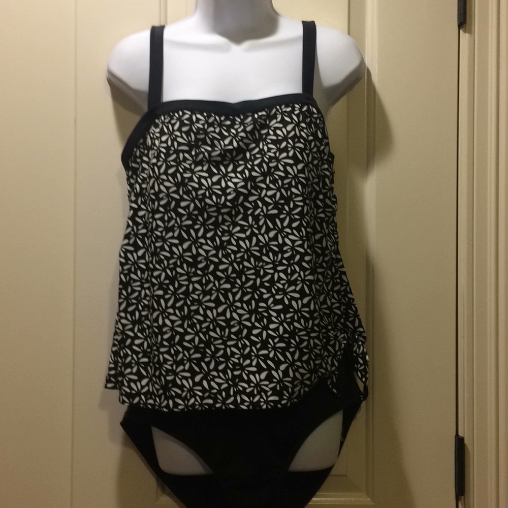 EUC Rose Marie Reed Size 16 One Piece Swimwear